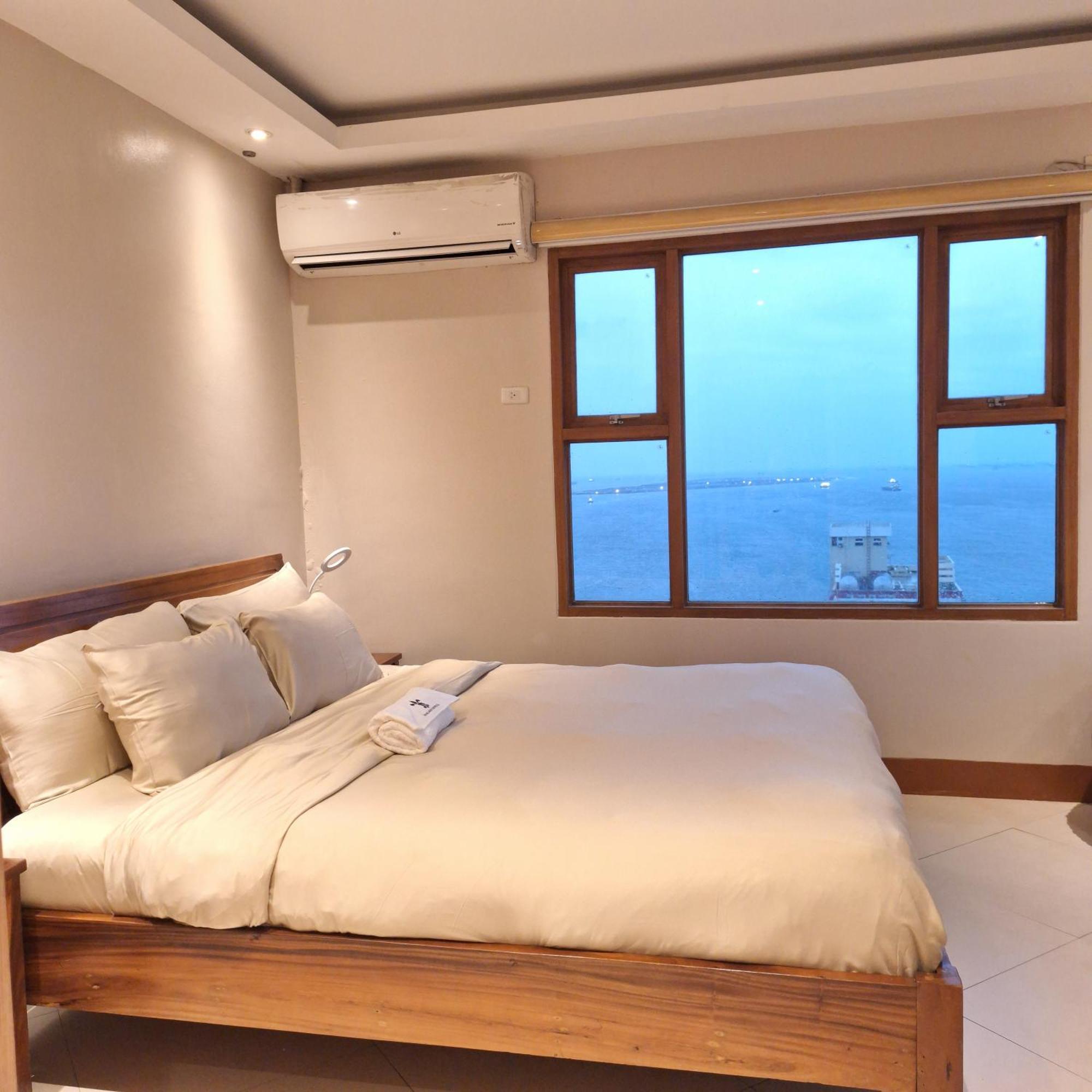 Manila Bayview Luxury Condos: Poolside Balcony Retreats Exterior photo